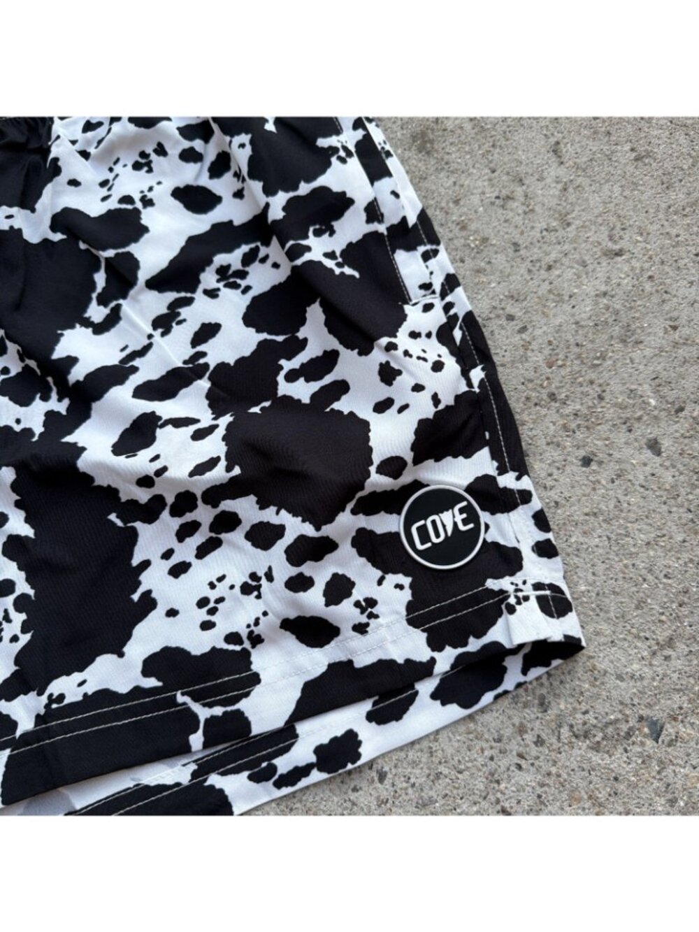 Cove Shorts Cow Print Mens Black White 30 Athletic Gym 5" Inseam Drawstring - Picture 2 of 6